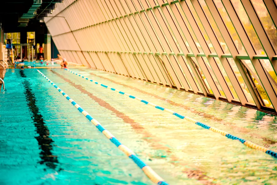 柳北成人混凝土钢结构游泳池项目